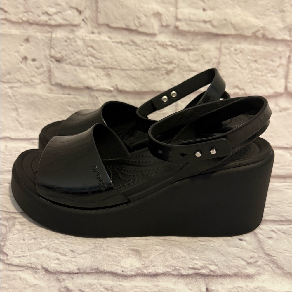 Crocs Brooklyn High Shine Ankle Strap Wedge sandals women’s size 5